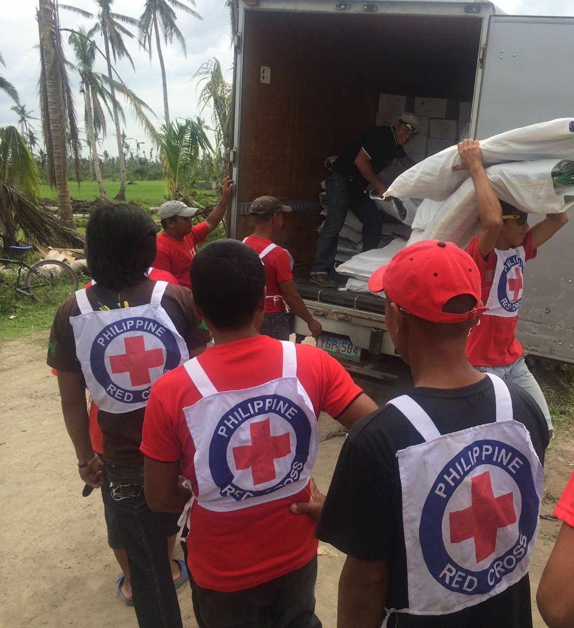 philippine red cross volunteers unloading truck