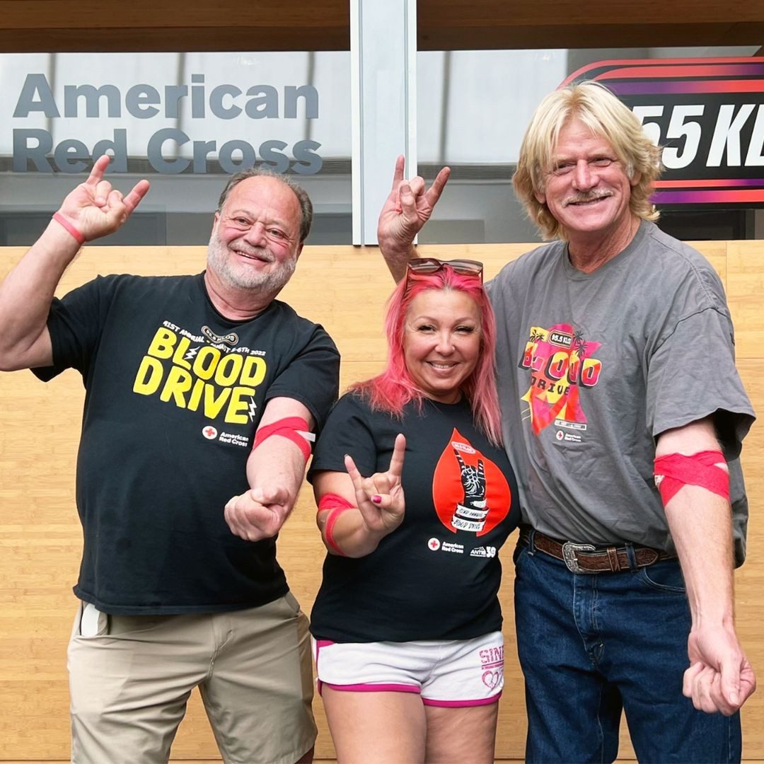 eager blood donors showing bands
