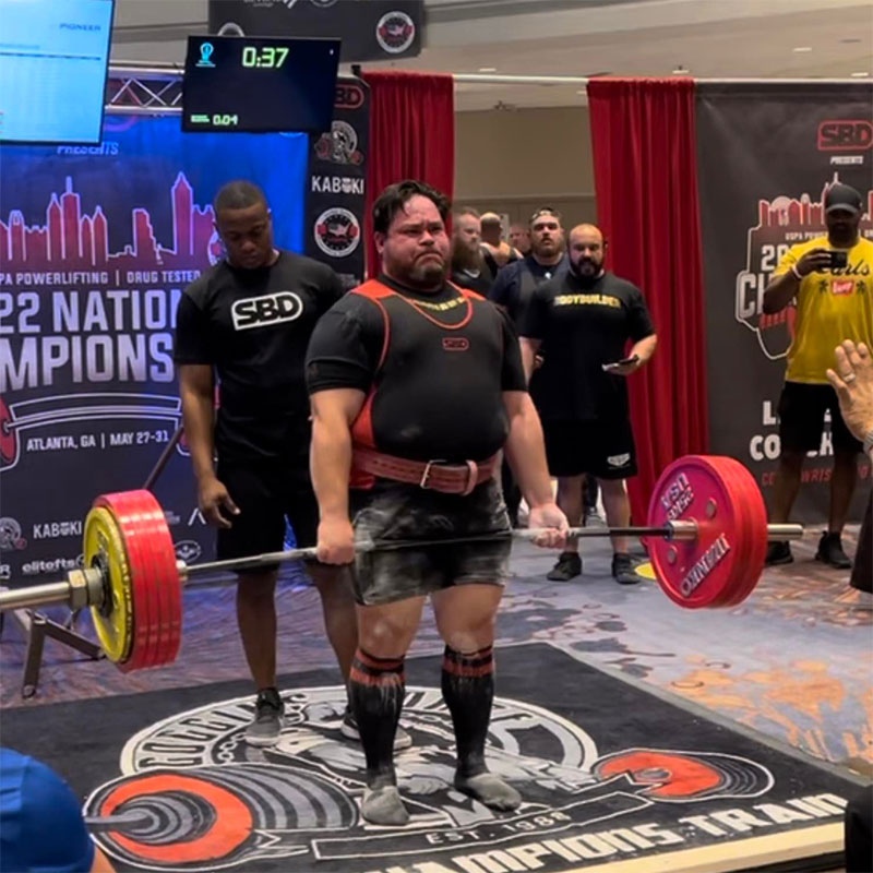 Sammy Chu deadlifting at a competition
