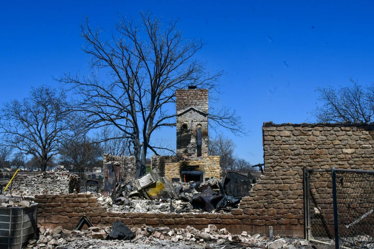 March 19, 2022. Eastland, Texas. The charred remains of a house, destroyed by wildfires, in Eastland, Texas. In total, the Eastland Complex fires burned over 54,500 acres and destroyed multiple homes and structures.  Photo by Mark Bishop/American Red Cross