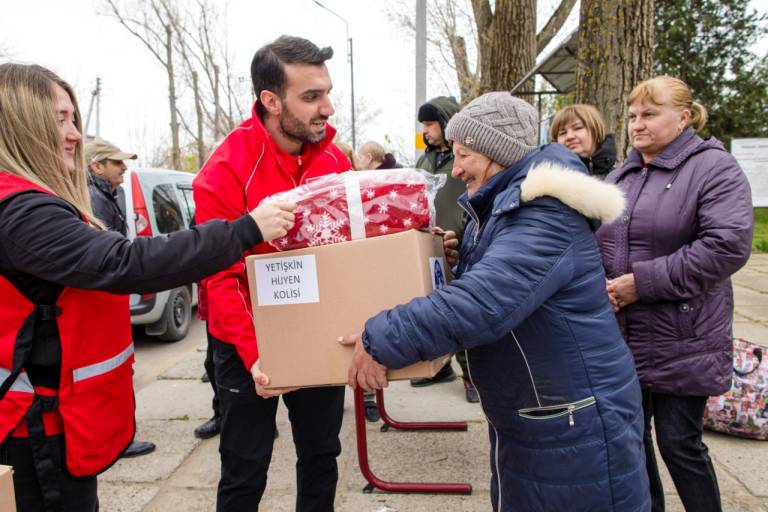 red cross volunteer helping in ukraine