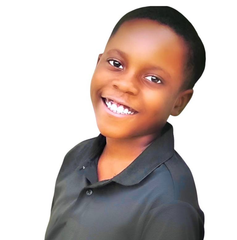 photo of Dreylan, a black boy wearing a black polo shirt, smiling to the camera