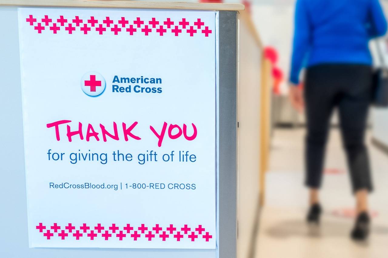 Graphic thanking blood donors with woman entering donation site.