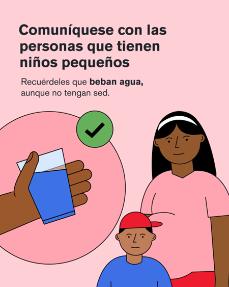 Mujer y niño con un vaso de agua
