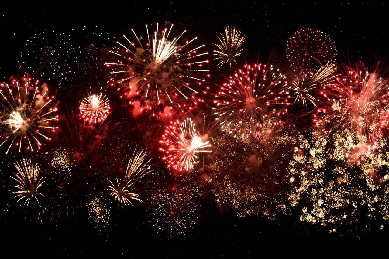 picture of exploding fireworks