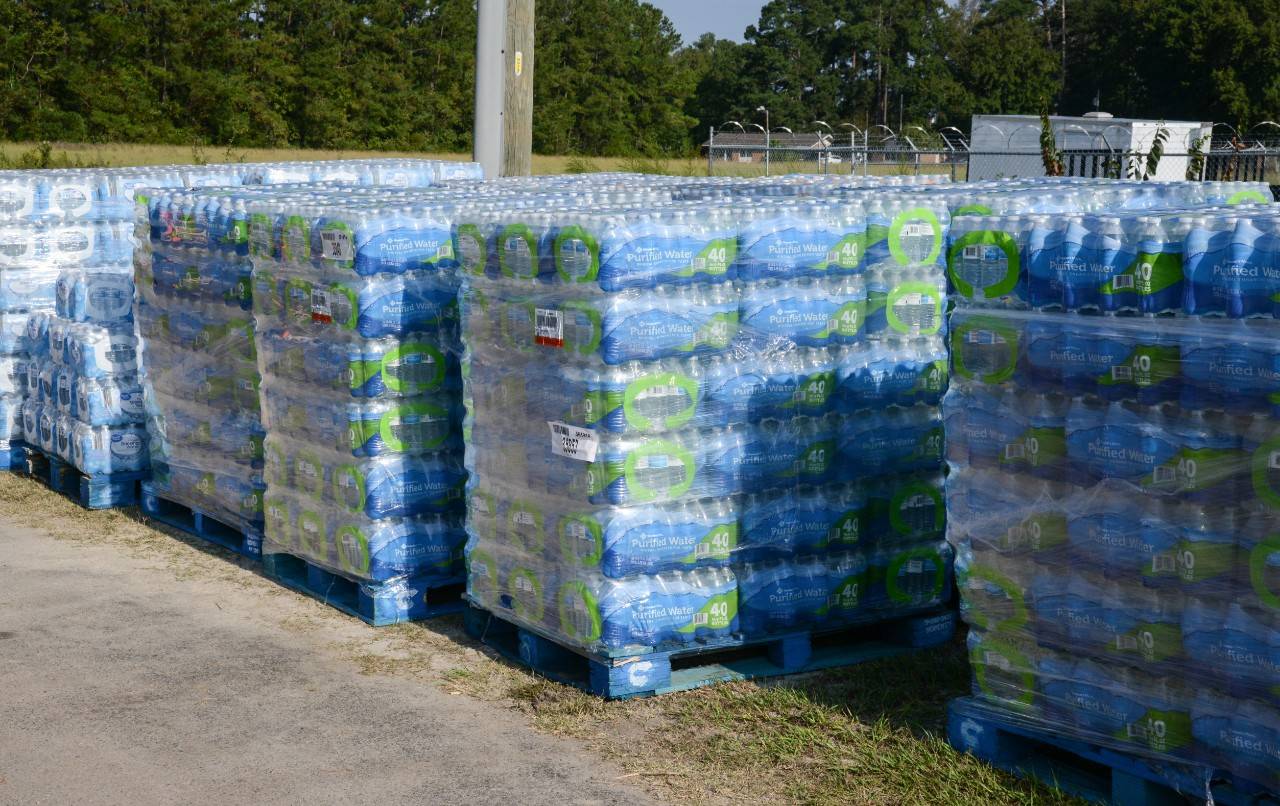 September 23, 2018. Lumberton, North Carolina. Volunteers in Lumberton start the morning off by getting the supplies packed from the kitchen and onto the Emergency Response Vehicles to serve communities in need. Kitchens have been helping feed residents who have limited access to food and water for almost two weeks. Photo by Daniel Cima/American Red Cross