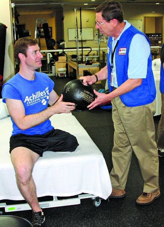 Steve como voluntario en el Walter Reed Military Advanced Training Center (Centro de Entrenamiento Militar Avanzado Walter Reed).