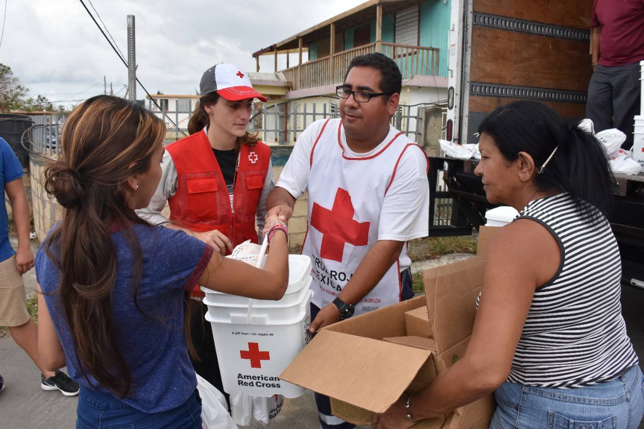 September 30, 2017. Barceloneta, Commonwealth of Puerto Rico.
Red Cross volunteers distribute water, food and other basic necessities to families affected by Hurricane Maria.
Photo by Sergio Rojas for The American Red Cross

30 de Septiembre de 2017. Barceloneta, Estado Libre Asociado de Puerto Rico.
La Cruz Roja entrega agua, comida y otros articulos de primera necesidad a las familias de Barceloneta afectadas por el Huracán María.