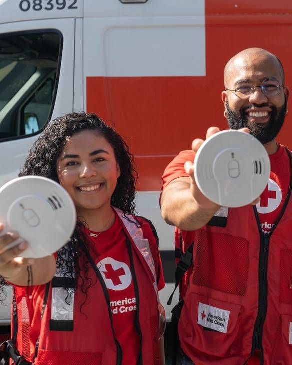 February 17, 2024. San Juan, Puerto Rico.
From left to right: Volunteers Lisnelly Castro, Luis Rivera, and Alanis Mercado show the smoke alarms the Red Cross installs in communities.
Photos by Juan Carlos Molina Padilla/American Red Cross