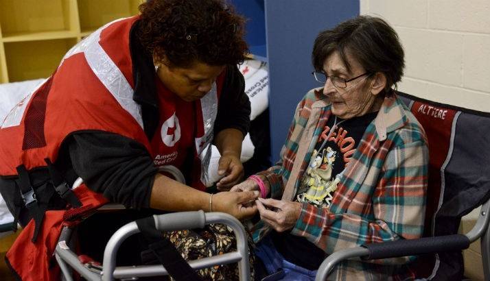 Volunteer helps woman