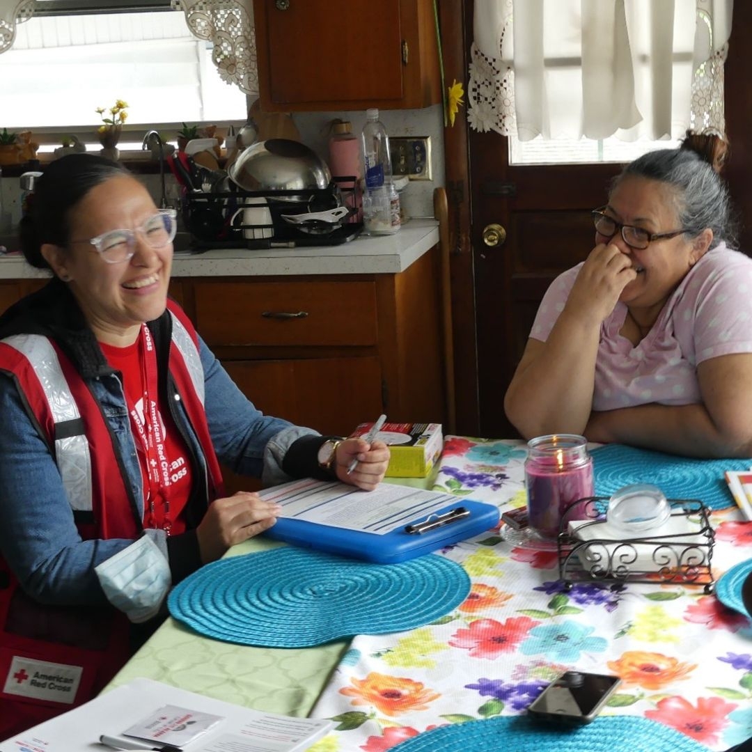 volunteer Nadia Soto DeAvila with resident