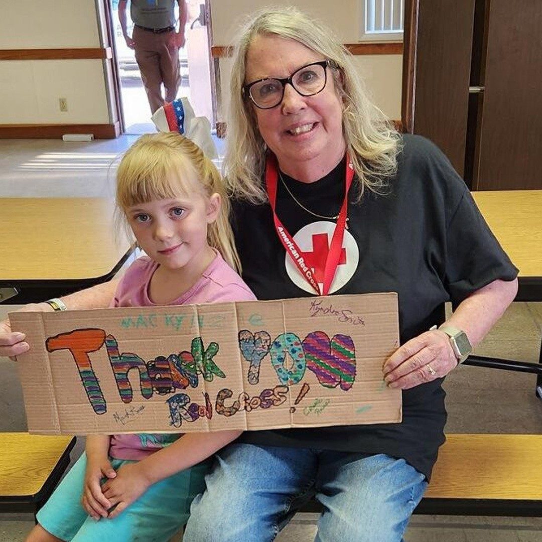 6-year-old Mackynzie and her family with a sign