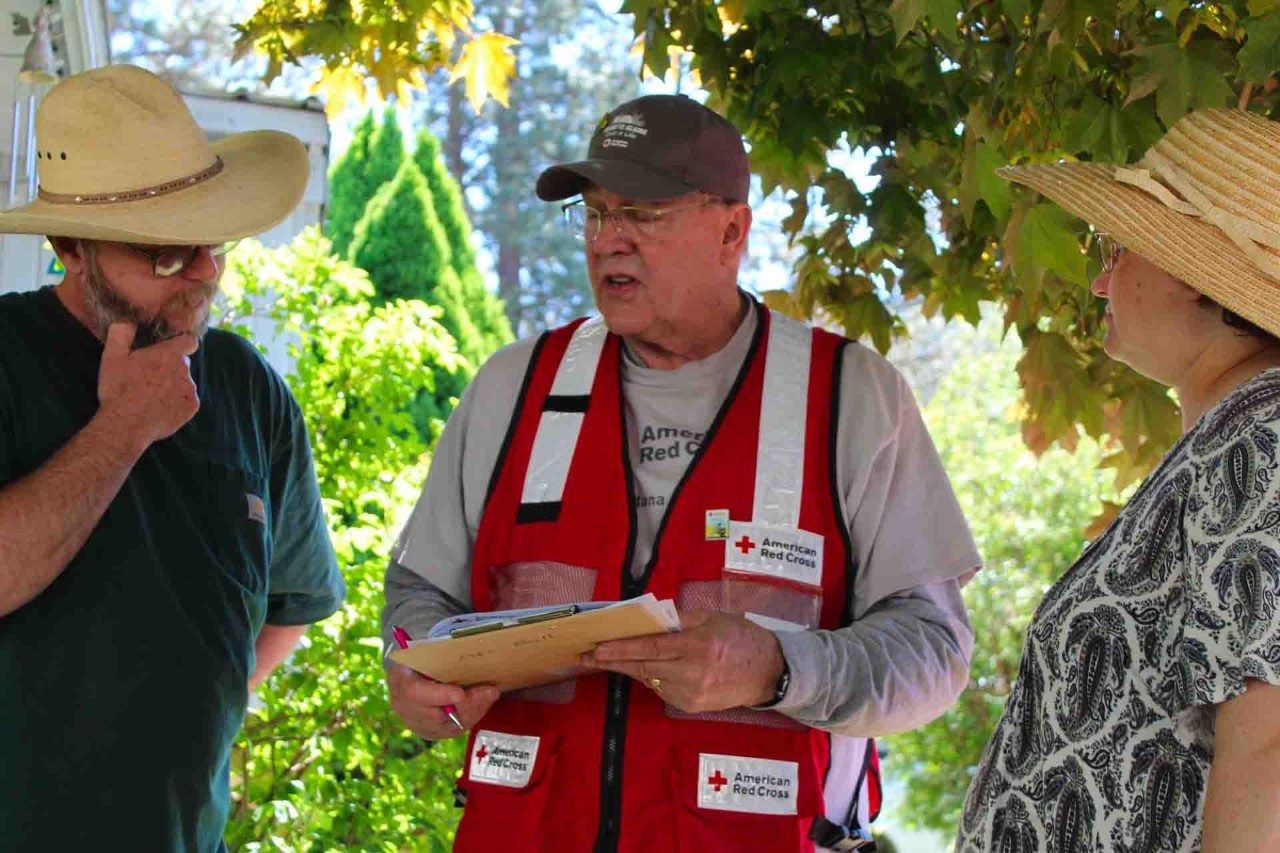 Volunteers during Orofino wildfires