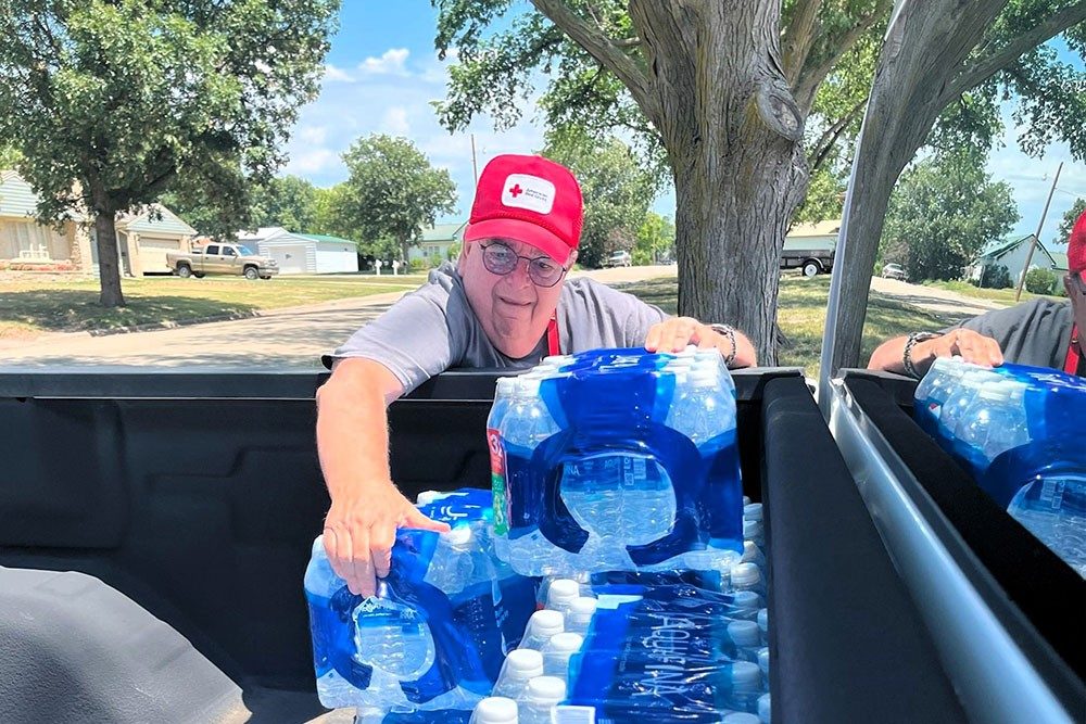 Volunteer in Kansas moves a pallet of water