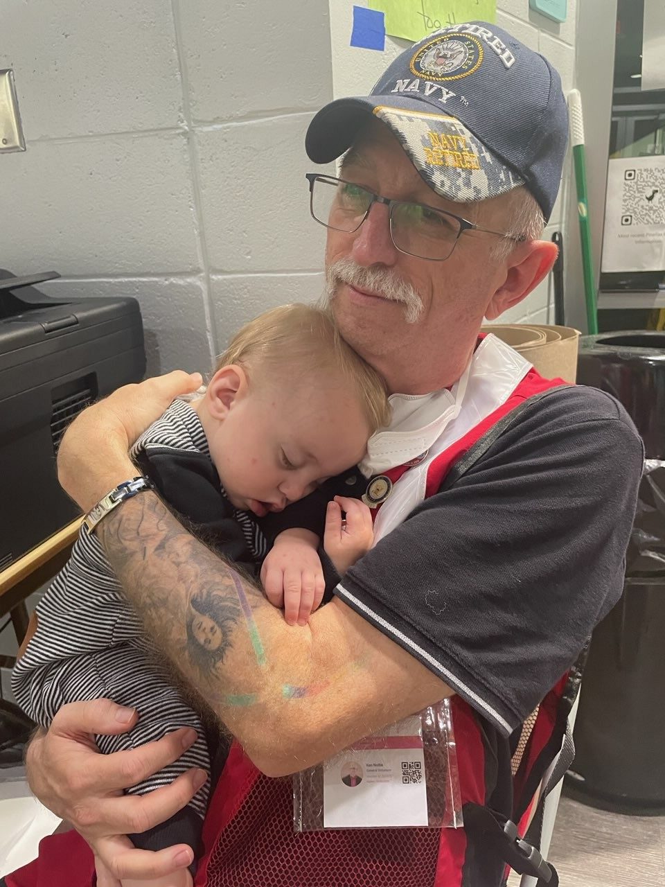 Volunteers at shelter for Omaha residents