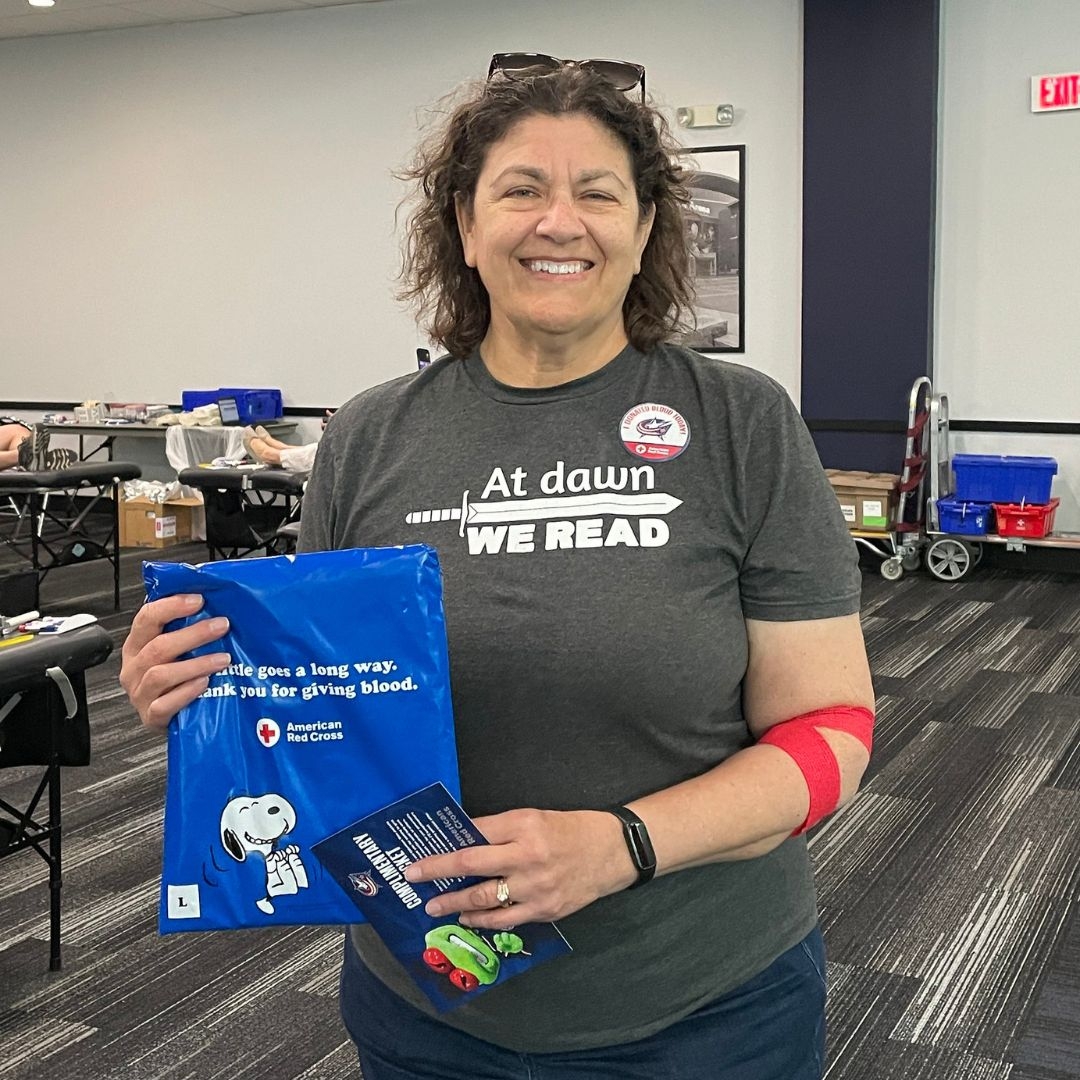 blood donor holding up snoopie gift