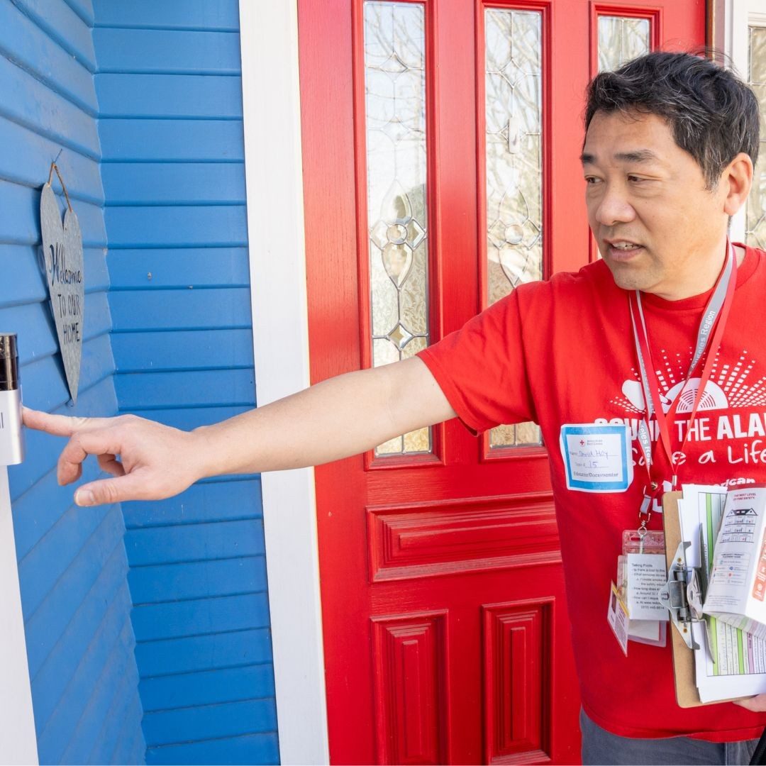 volunteer, david hoy, ringing doorbell