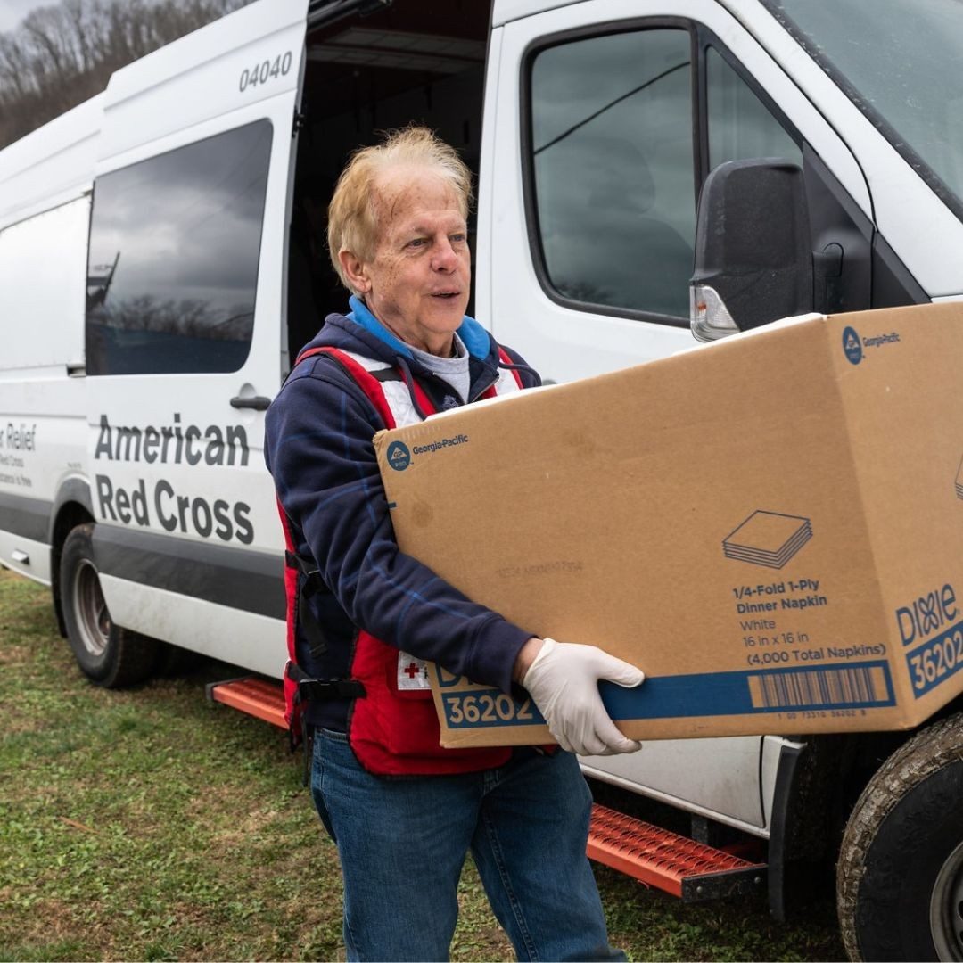 volunteer carrying box