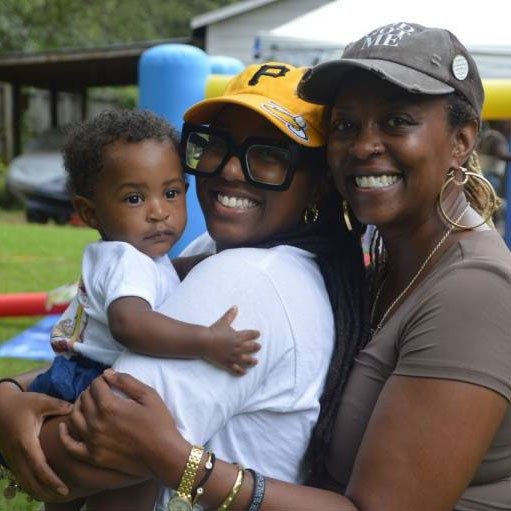 Ebony with her daughter Jhylin and granddaughter Jrue.