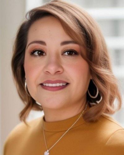 Anna Apodaca headshot
