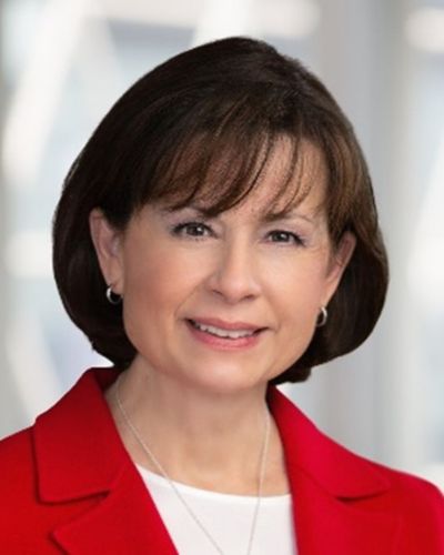 elizabeth hawkins headshot