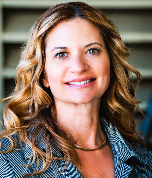 Amy Papageorges headshot.