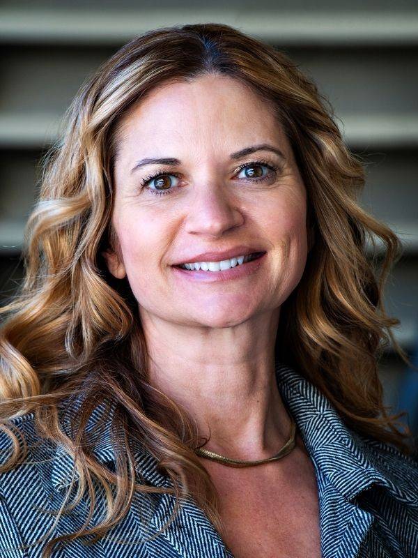 Amy Papageorges headshot.