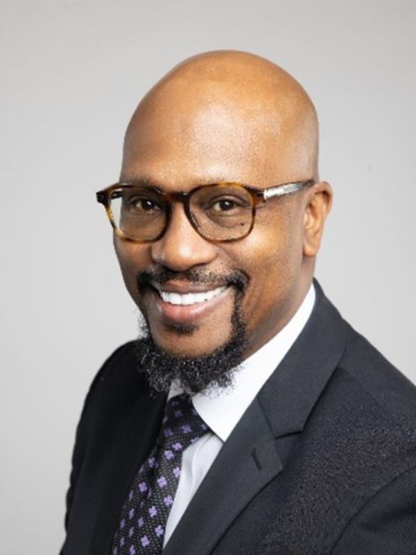 pastor eric williams headshot