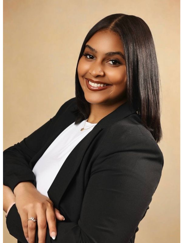 santana leday headshot