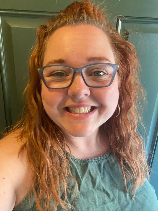 lindsey hicks headshot