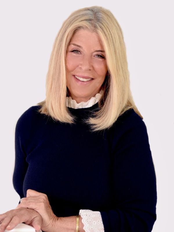 lauren walsh  headshot