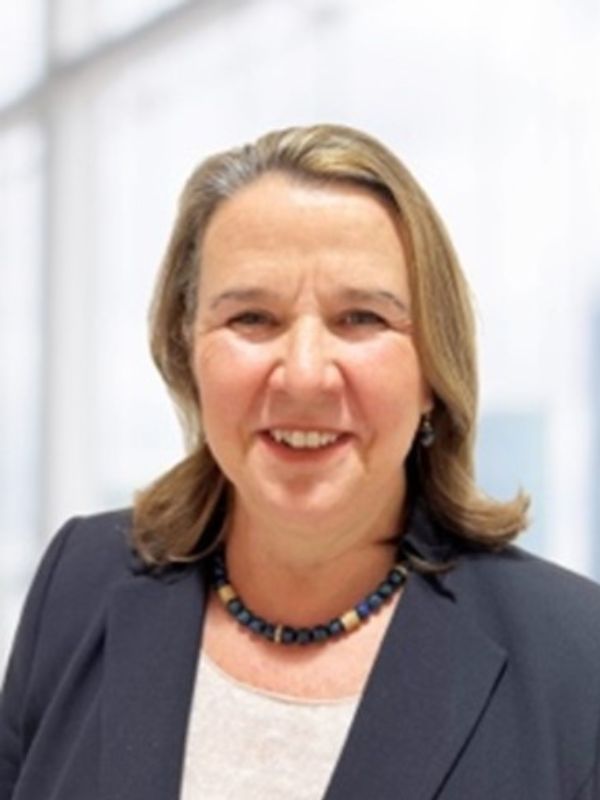 lisa zonino headshot