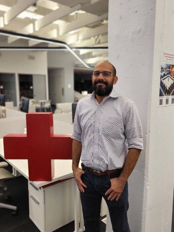 raul in red cross office