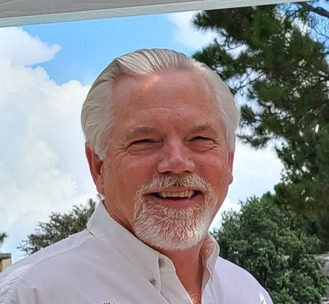 tom carter headshot with wife