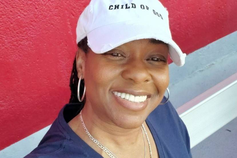 Selfie of Akila with basebal cap on