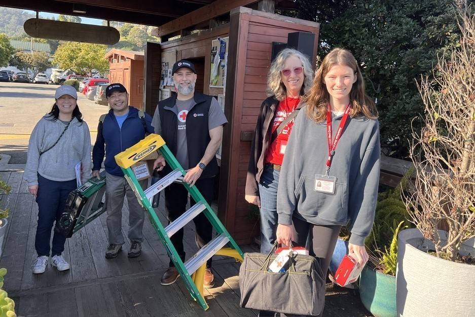 Photo of group of Red Cross volunteers