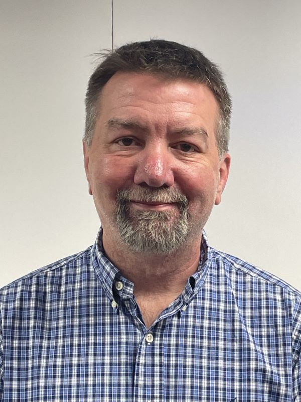 Andy Paras headshot