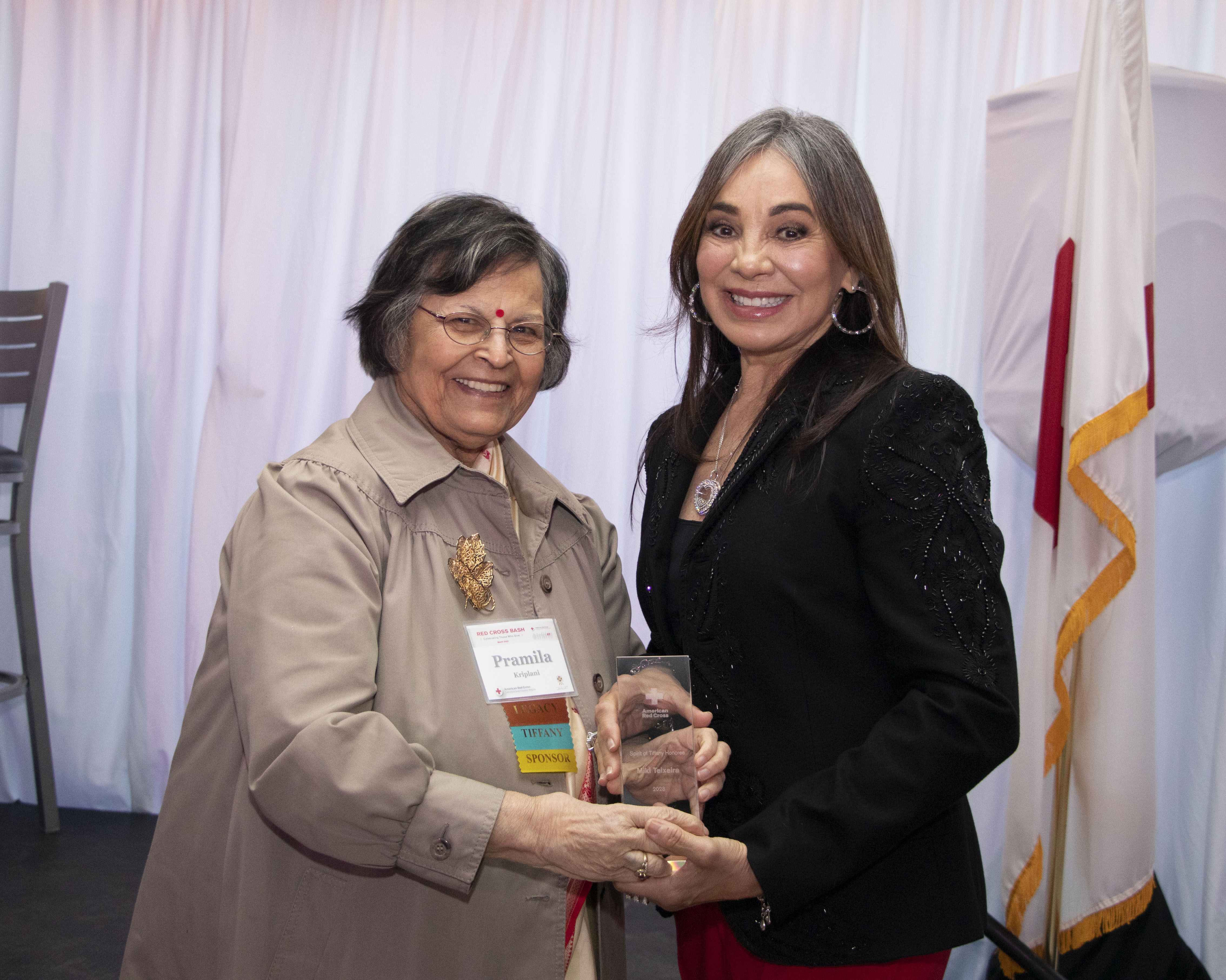 two ladies holding award
