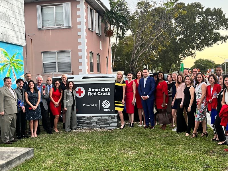 Group of people standing next to a sign syaing "American Red Cross Powered by FPL"