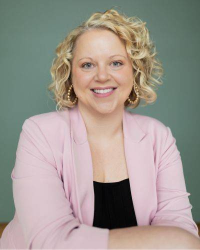 erin craghead headshot