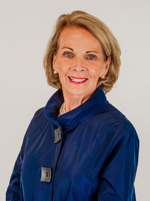 Laura J. Moses-Wadsworth headshot.