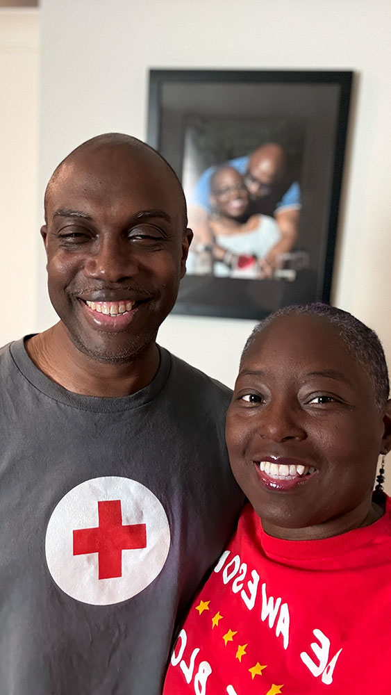 John and LaShaunrda McCarty smiling for picture.