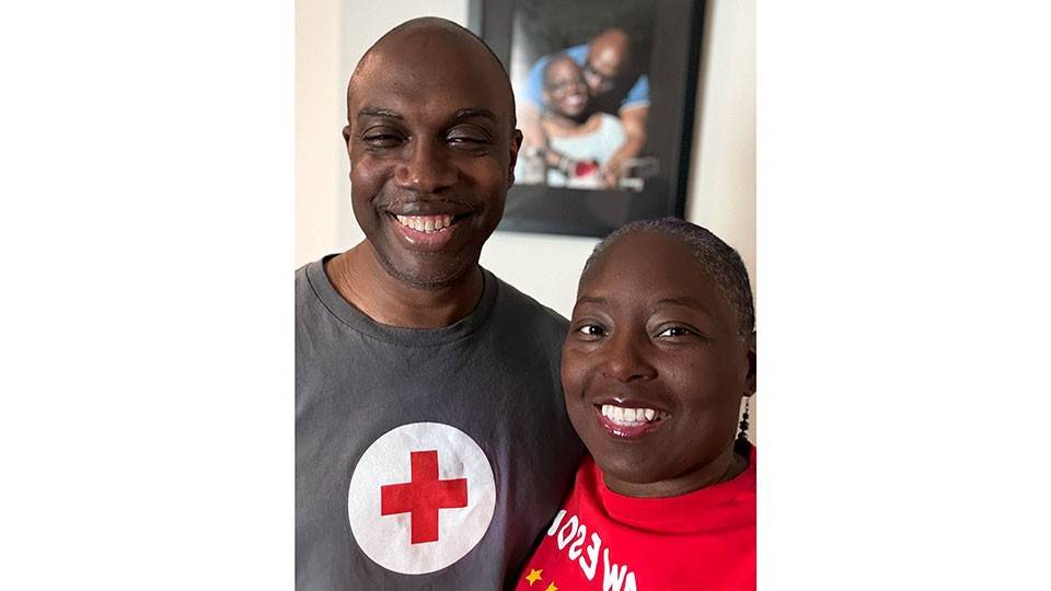 John and LaShaunrda McCarty smiling for picture.