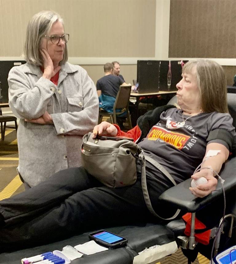 Ann Richards talks to her friend Peggy Galvin, who is donating blood
