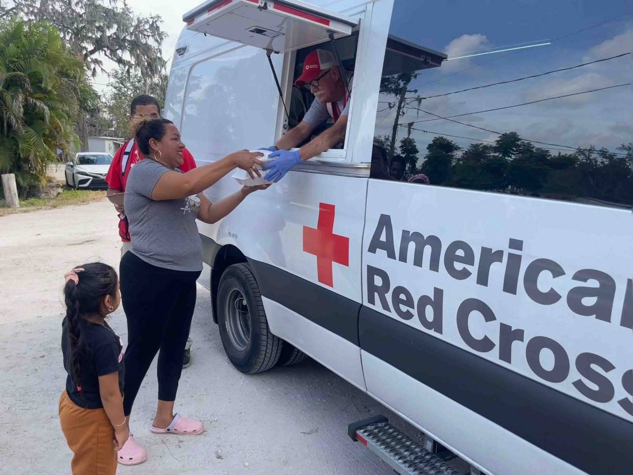 Volunteers feeding residents in Mulberry