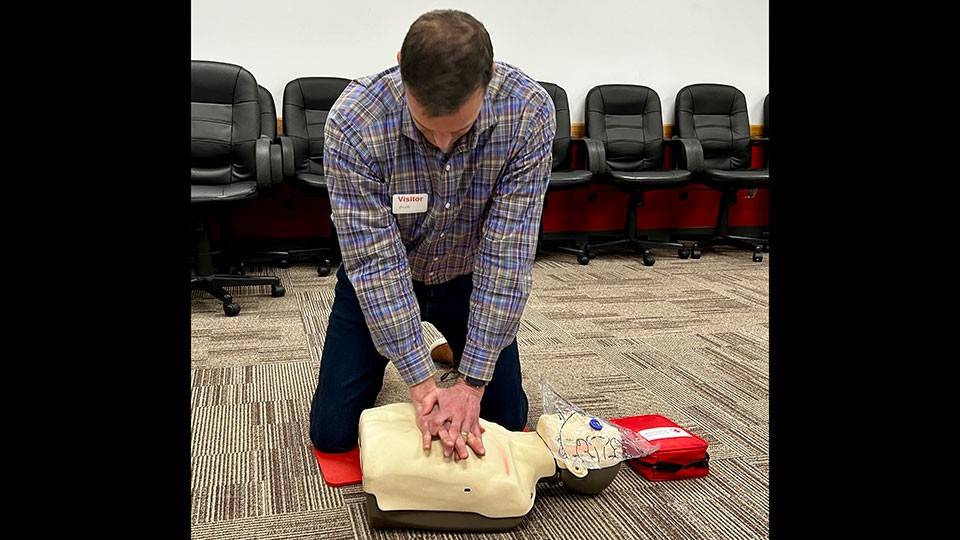 A Red Cross Central Ohio Board member praticing CPR on a manikin.