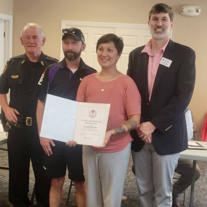 American Red Cross Gives Lifesaving Award To Detective with Brooklet