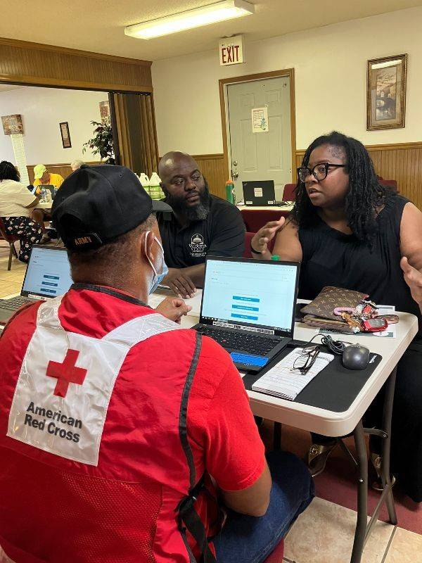 jataryia and quinny thomas speaking with disaster responder