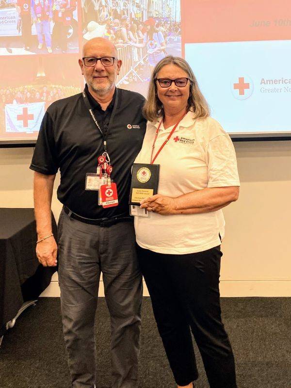 Mitchell and Leslie Ostrover at a volunteer awards