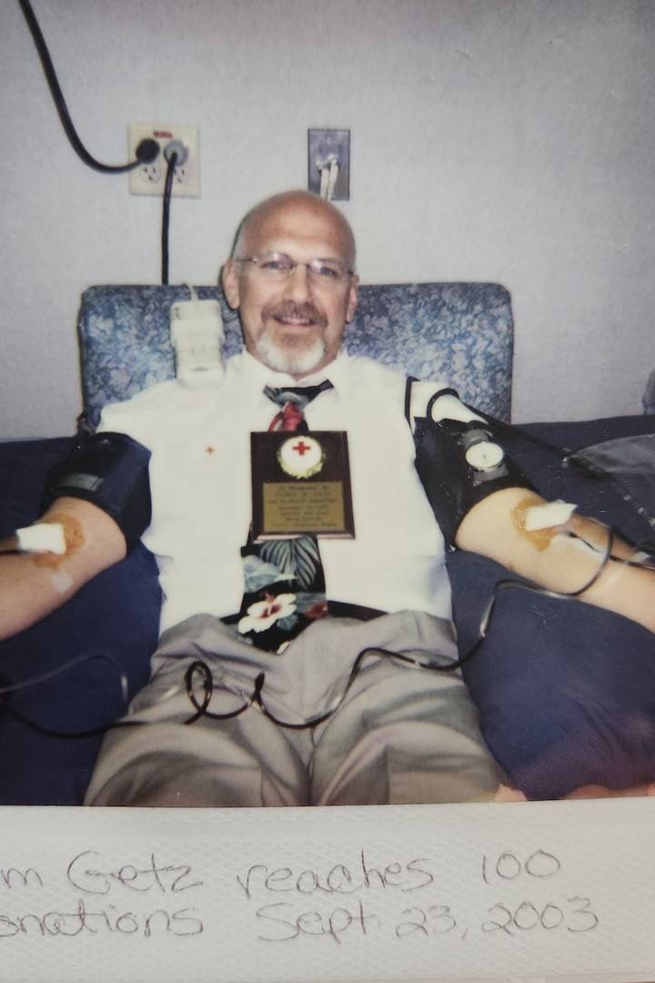 Jim Getz receiving a plaque while donating platelets in 2003.